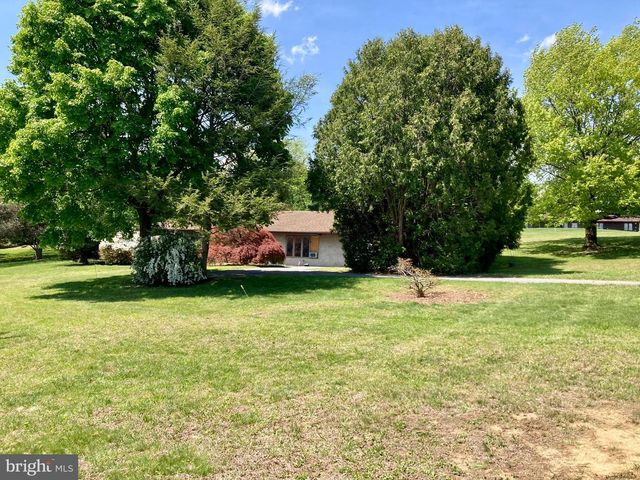 13 SUNRISE DR, Hamburg, PA 19526