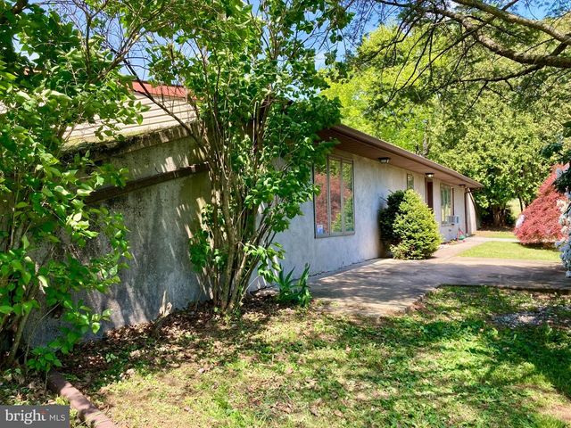13 SUNRISE DR, Hamburg, PA 19526