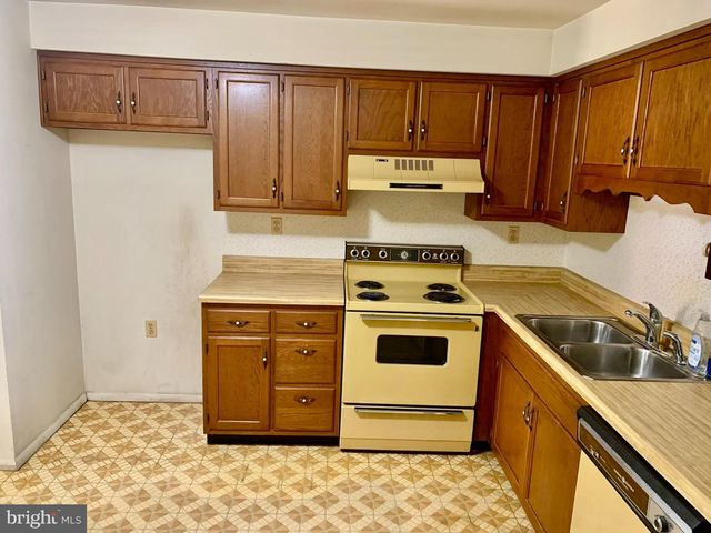 13 SUNRISE DR, Hamburg, PA 19526