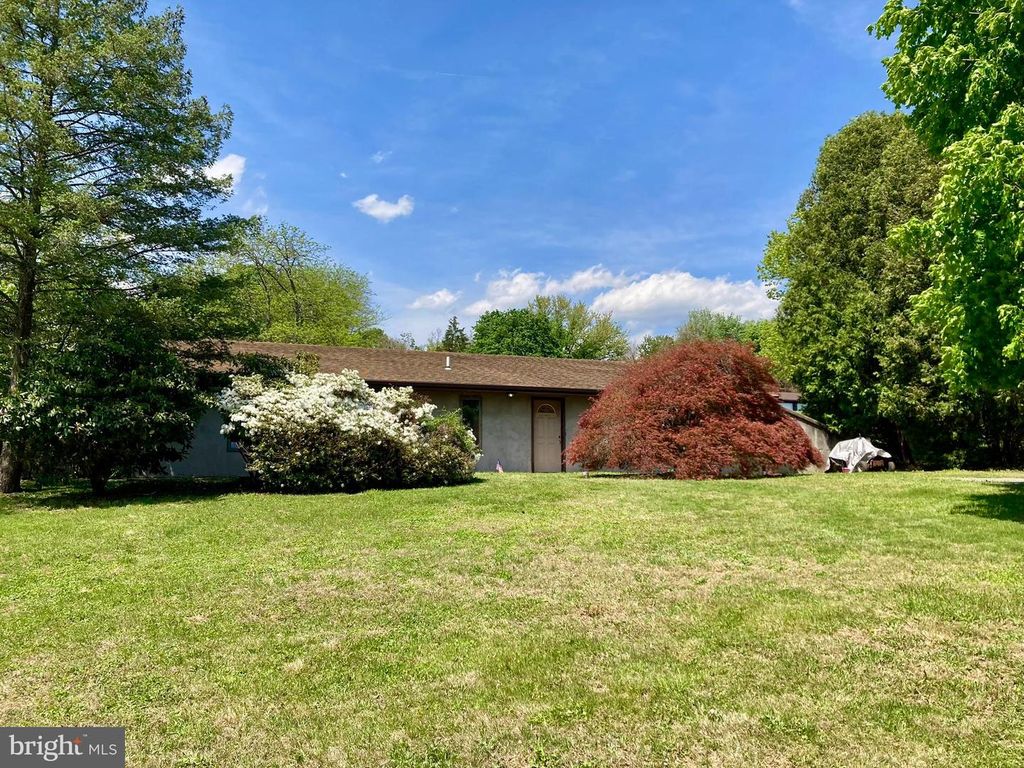 13 SUNRISE DR, Hamburg, PA 19526