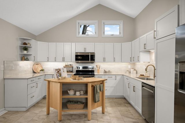 783 Berwood Avenue, Vadnais Heights, MN 55127