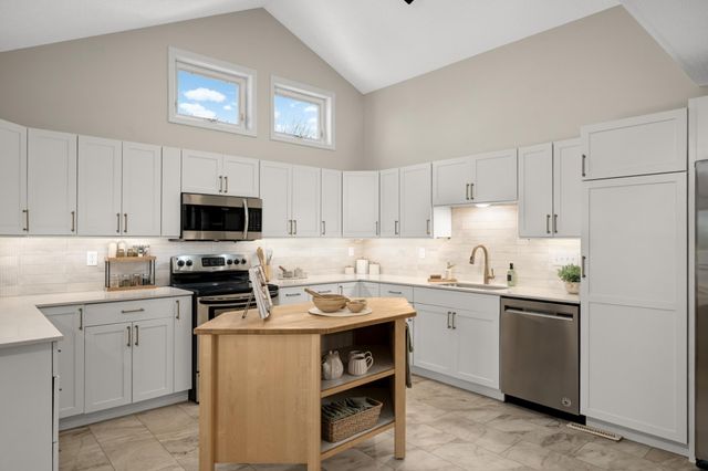 783 Berwood Avenue, Vadnais Heights, MN 55127