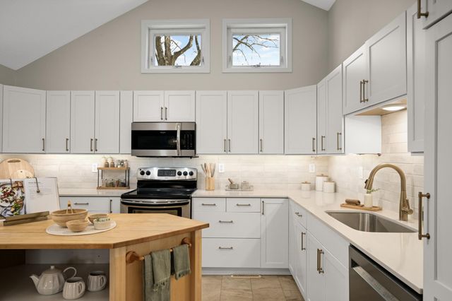 783 Berwood Avenue, Vadnais Heights, MN 55127