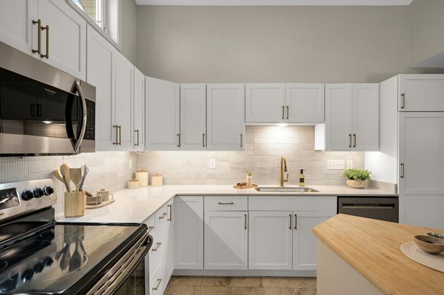 783 Berwood Avenue, Vadnais Heights, MN 55127