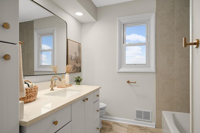 783 Berwood Avenue, Vadnais Heights, MN 55127