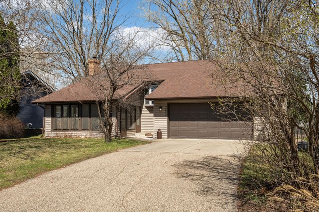 783 Berwood Avenue, Vadnais Heights, MN 55127