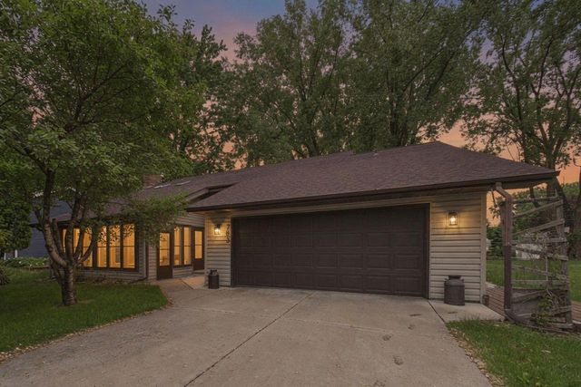 783 Berwood Avenue, Vadnais Heights, MN 55127