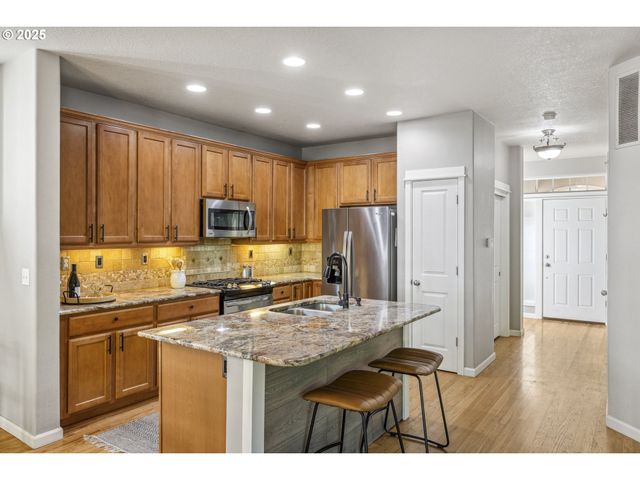 308 OAK LEAF St, Newberg, OR 97132
