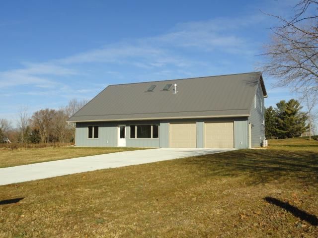 N8568 Seward Dr, Berlin, WI 54923
