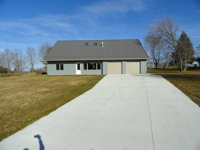 N8568 Seward Dr, Berlin, WI 54923