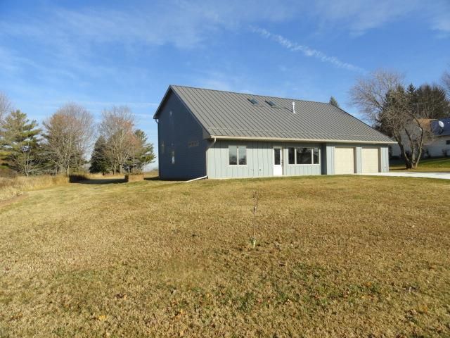 N8568 Seward Dr, Berlin, WI 54923