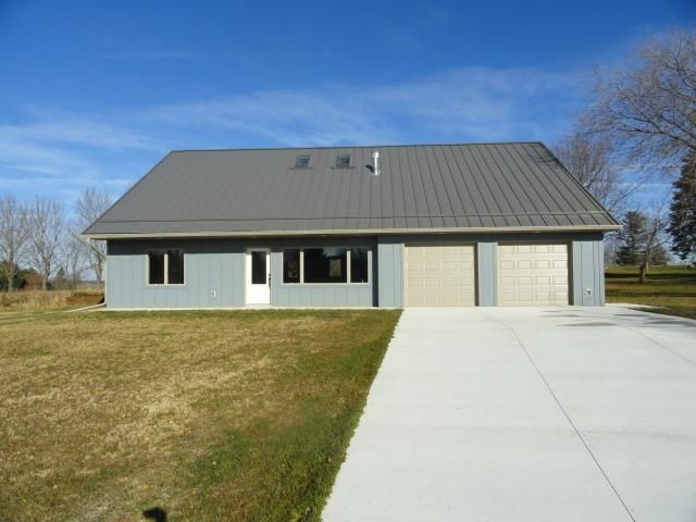 N8568 Seward Dr, Berlin, WI 54923