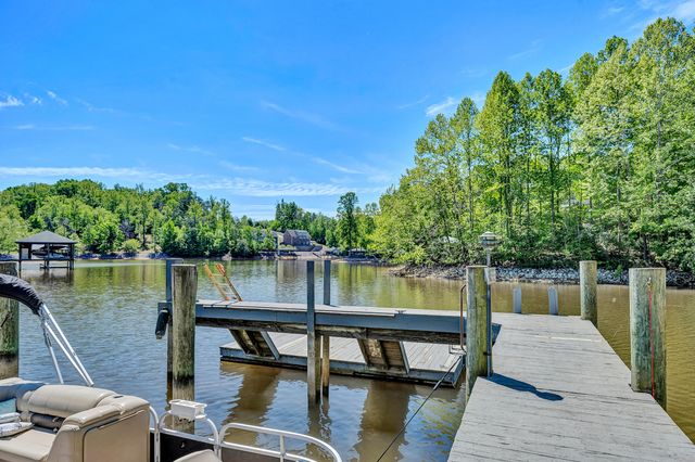 501 Harbor Ridge DR, Goodview, VA 24095