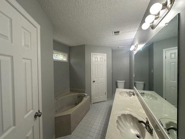 5162 WALTON LAKE DR, Memphis, TN 38118