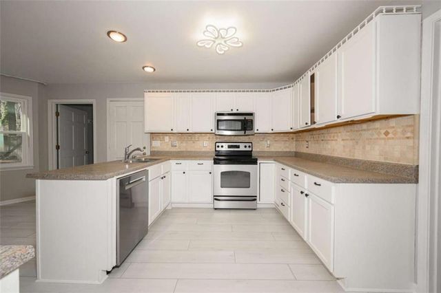 151 Lakeside NW Drive, Kennesaw, GA 30144