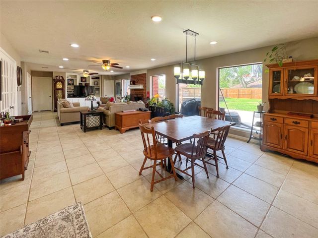 49 Colony Square, Angleton, TX 77515