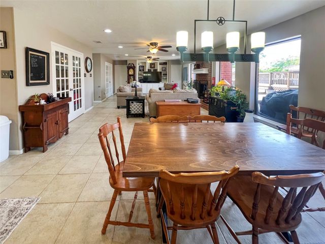 49 Colony Square, Angleton, TX 77515