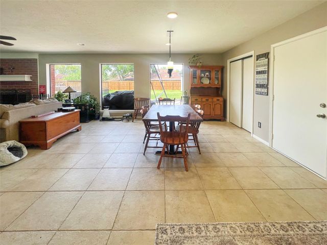 49 Colony Square, Angleton, TX 77515