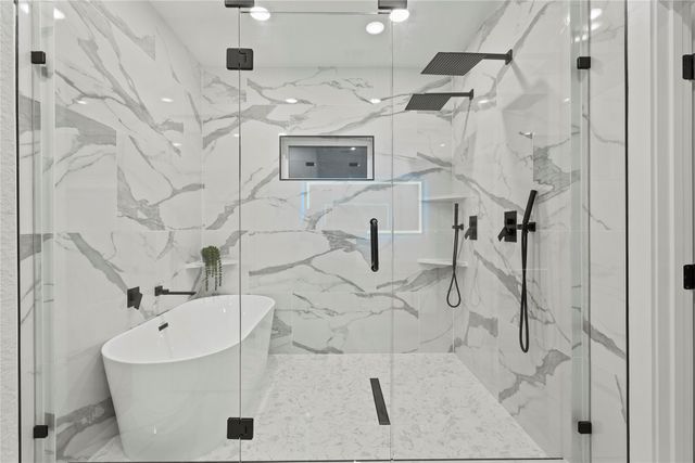 923 Walkway Street, Dallas, TX 75212