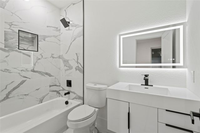 923 Walkway Street, Dallas, TX 75212