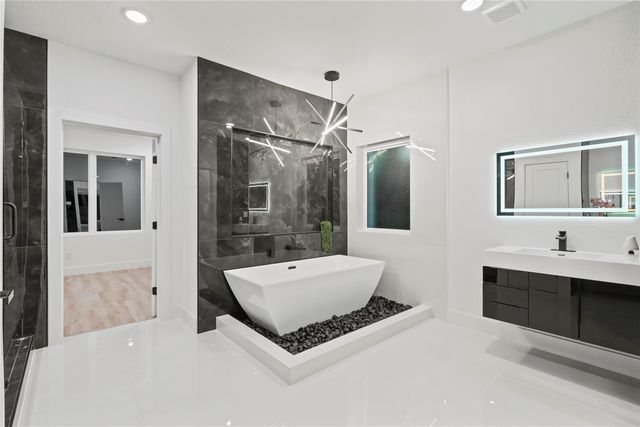 923 Walkway Street, Dallas, TX 75212