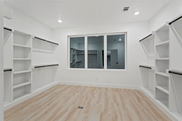 923 Walkway Street, Dallas, TX 75212