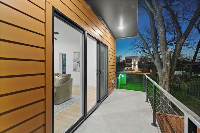 923 Walkway Street, Dallas, TX 75212