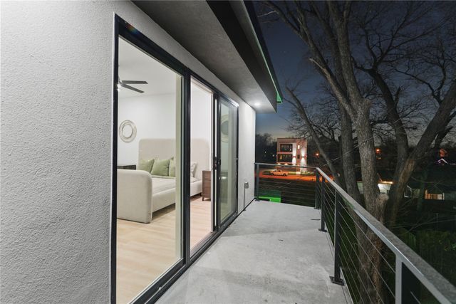 923 Walkway Street, Dallas, TX 75212