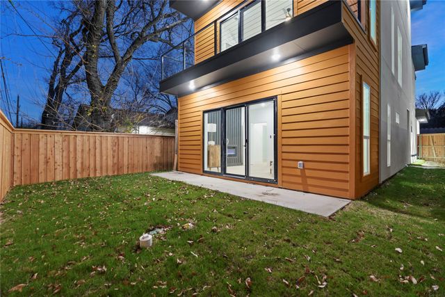 923 Walkway Street, Dallas, TX 75212