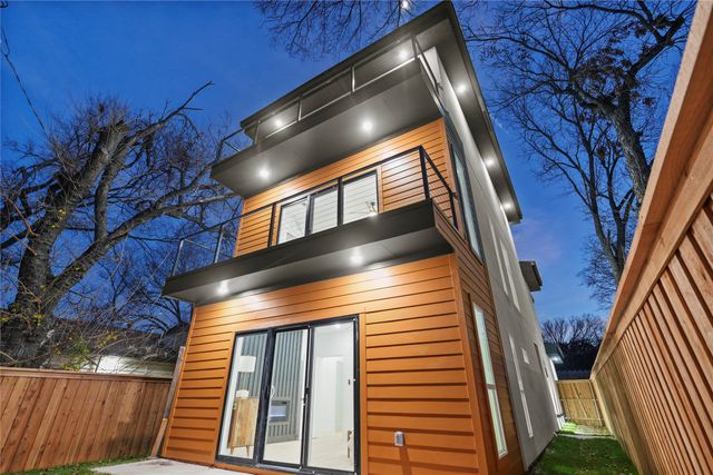 923 Walkway Street, Dallas, TX 75212