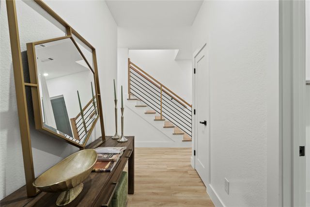 923 Walkway Street, Dallas, TX 75212