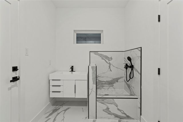 923 Walkway Street, Dallas, TX 75212