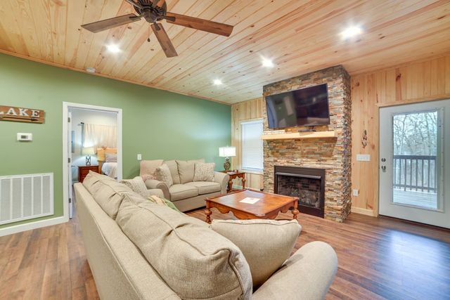 3010 Highwater Rd, Waverly, TN 37185
