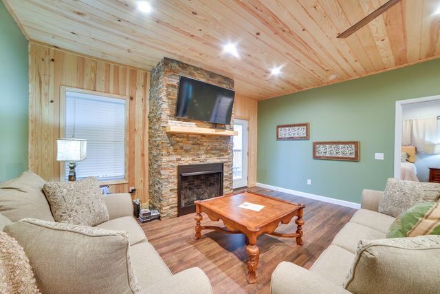 3010 Highwater Rd, Waverly, TN 37185