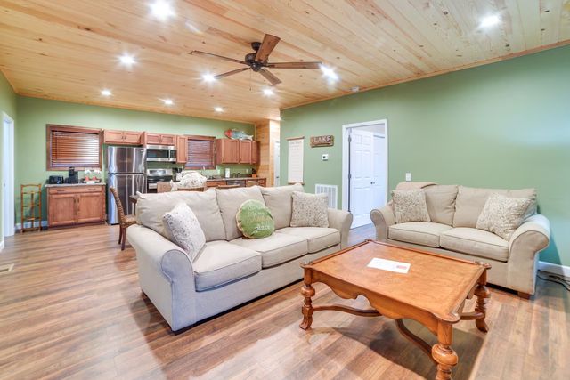 3010 Highwater Rd, Waverly, TN 37185