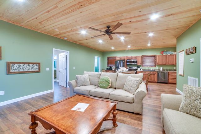 3010 Highwater Rd, Waverly, TN 37185