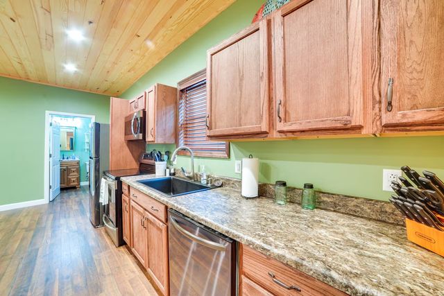 3010 Highwater Rd, Waverly, TN 37185