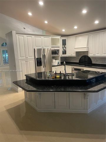 1552 NW 135th Ave, Pembroke Pines, FL 33028