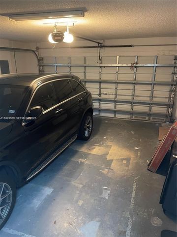 1552 NW 135th Ave, Pembroke Pines, FL 33028