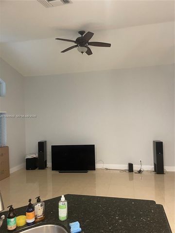 1552 NW 135th Ave, Pembroke Pines, FL 33028