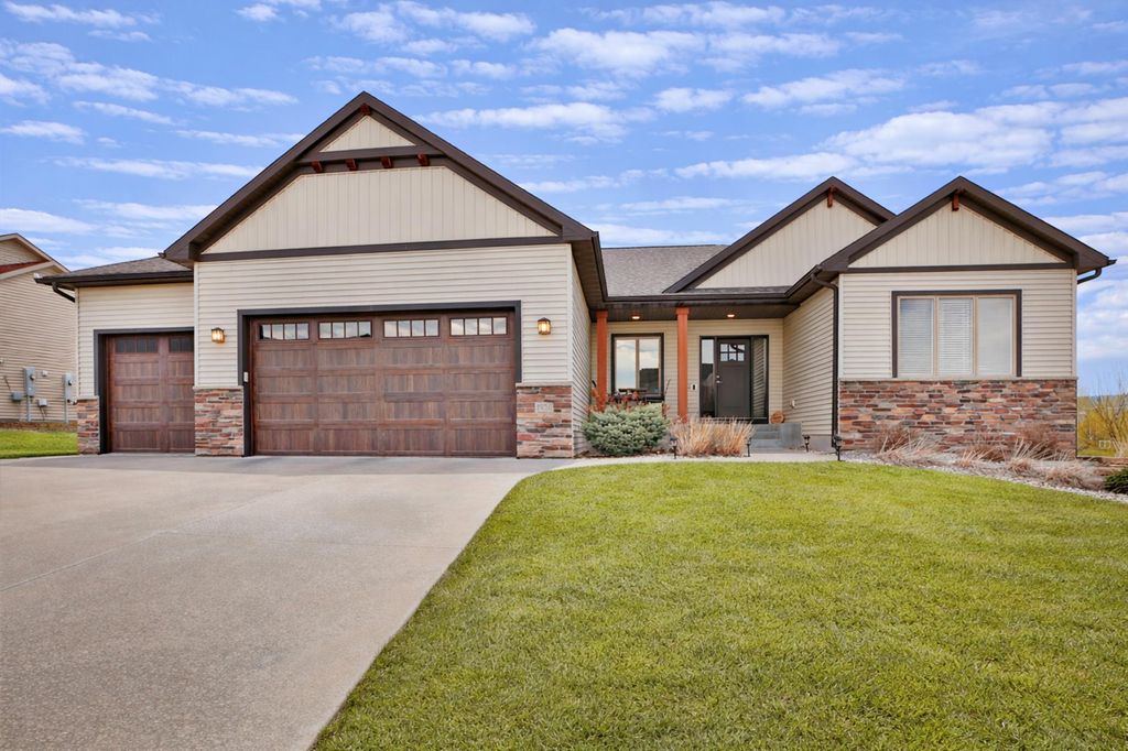 1936 Kerry Drive NE, Rochester, MN 55906