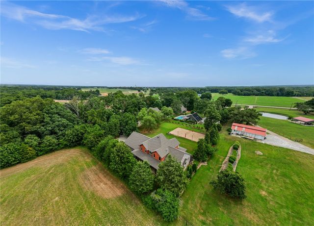 9915 E Plentywood Road, Bentonville, AR 72712