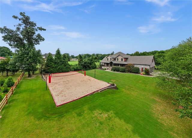 9915 E Plentywood Road, Bentonville, AR 72712