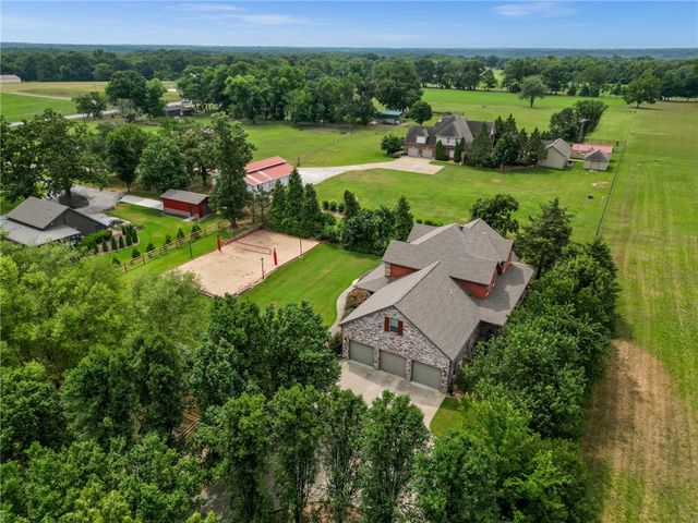9915 E Plentywood Road, Bentonville, AR 72712