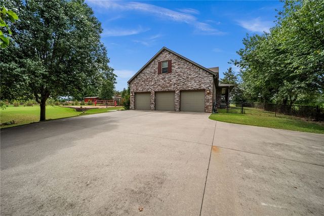 9915 E Plentywood Road, Bentonville, AR 72712