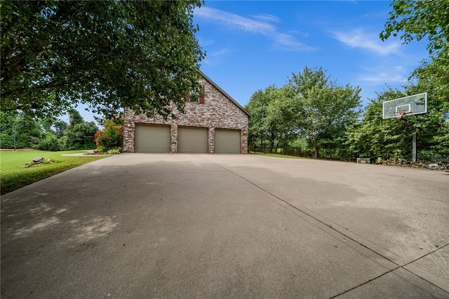 9915 E Plentywood Road, Bentonville, AR 72712