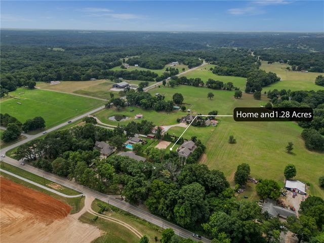 9915 E Plentywood Road, Bentonville, AR 72712
