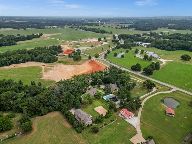9915 E Plentywood Road, Bentonville, AR 72712