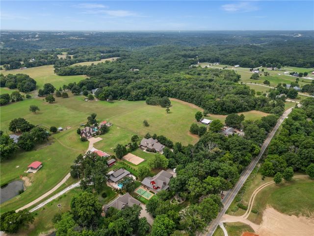 9915 E Plentywood Road, Bentonville, AR 72712