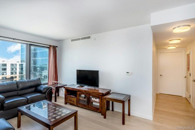 138-35 39th Avenue 13L, Flushing, NY 11354